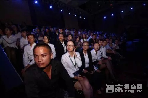 让世界看见一个芯｜WULIAN总裁朱俊岗发表“产城合一之万物互联”演讲