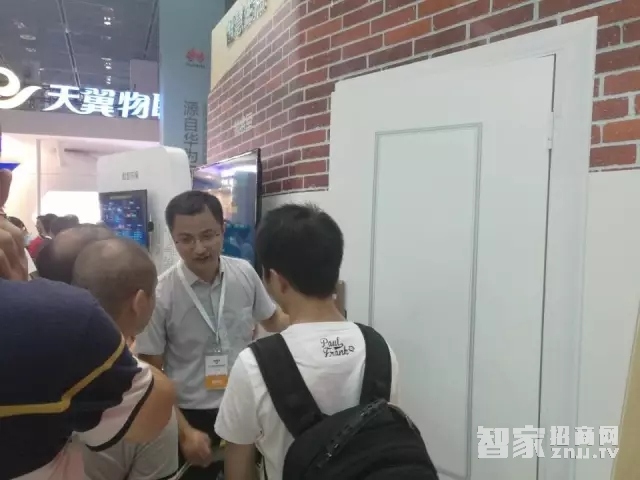 多灵NB-IoT智能门锁精彩亮相2017世界物联网博览会